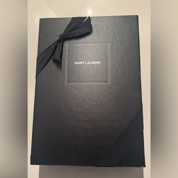 Saint Laurent Sunset Large in black croc-embossed shiny leather w/ gold hardware - Picture 14 of 17